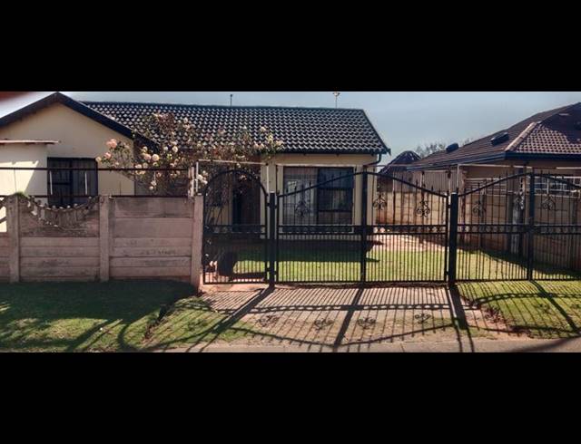 4 BEDROOM HOUSE FOR SALE IN VOSLOORUS EXT